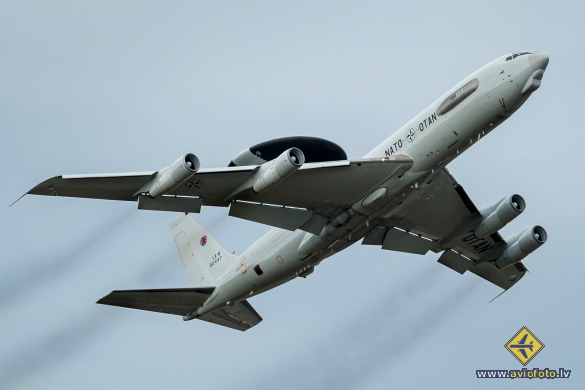 Boeing E-3A Sentry (707-300)